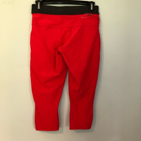 Nike Dri-Fit Just Do It Red Capri Leggings Size Medium - Picture 4 of 7